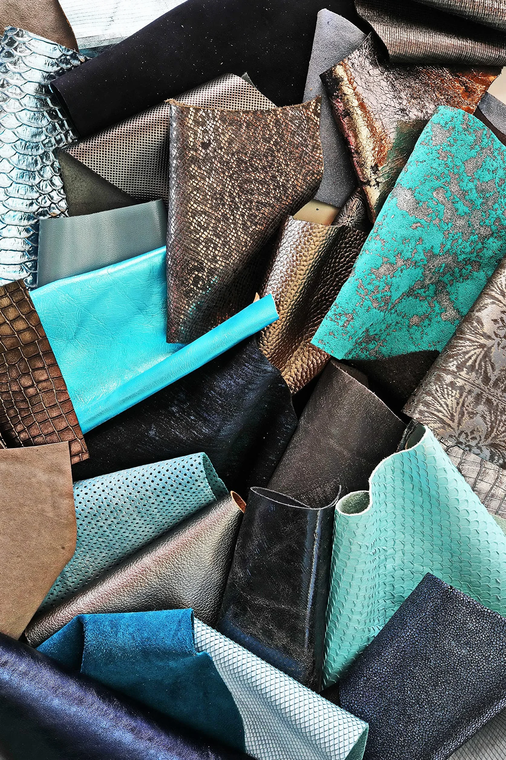 LA GARZARARA - Ritagli di Pelle Grigio e Blu 12x15 cm 0,500 kg Selezione Casuale per Cucito Artigianato