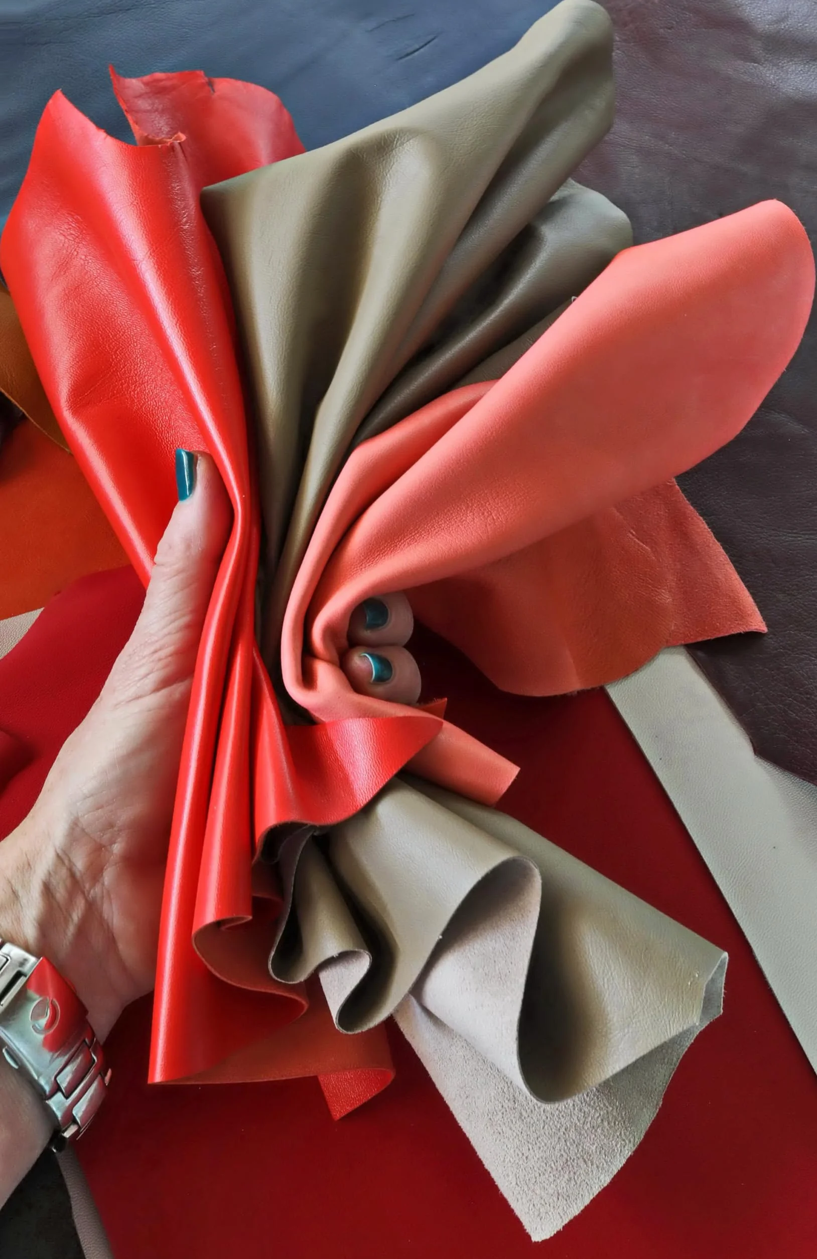 La Garzarara Scampoli di Pelle Morbidi Nappa e Capretto 20x25-40x40 cm 0,500 kg Selezione Casuale per Cucito