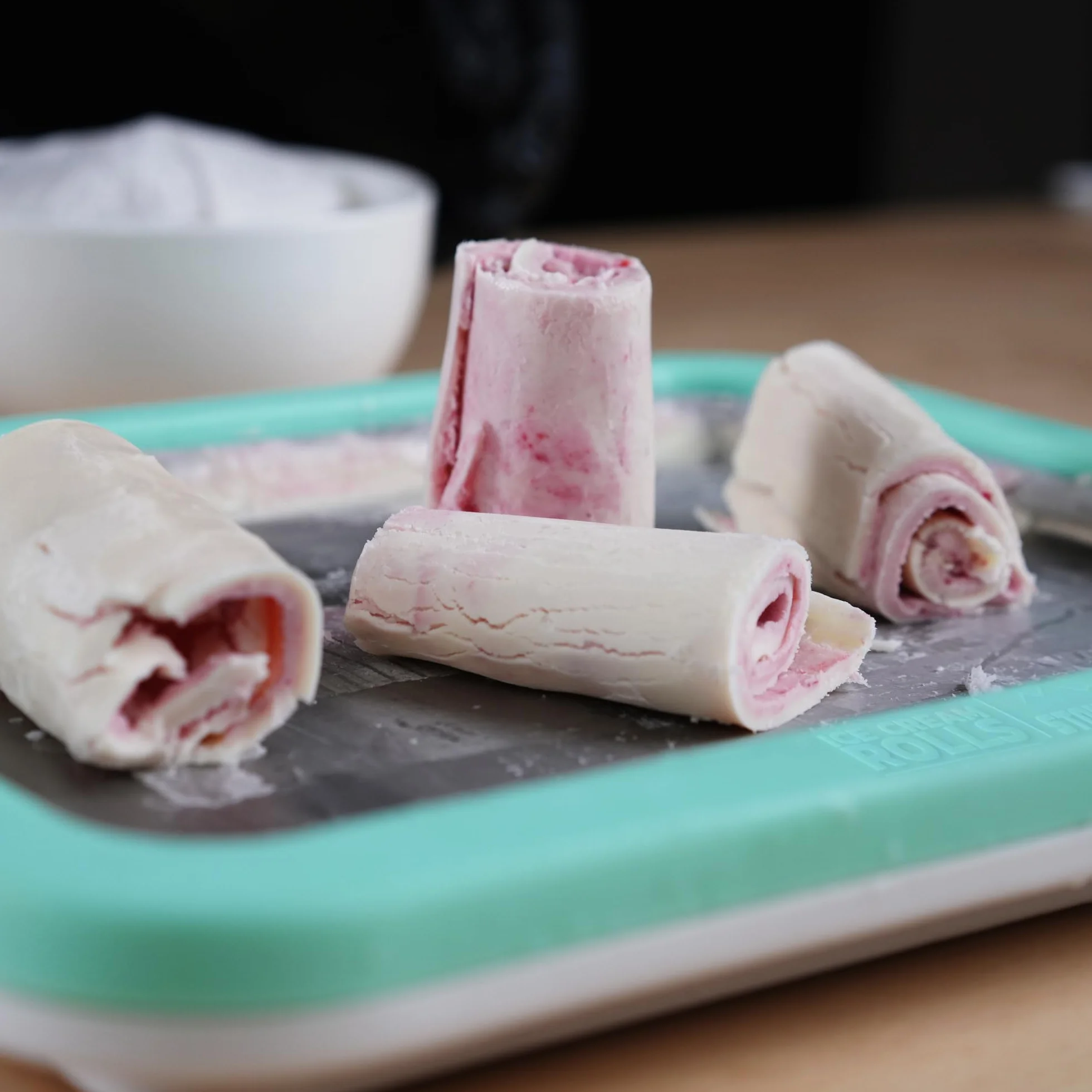 STONELINE by Mr. Ice Cream Rolls ORIGINALE Piastra di Gelato Istantaneo 26x21x3,5 cm con 2 Spatole, Macchina per Gelato Arrotolato