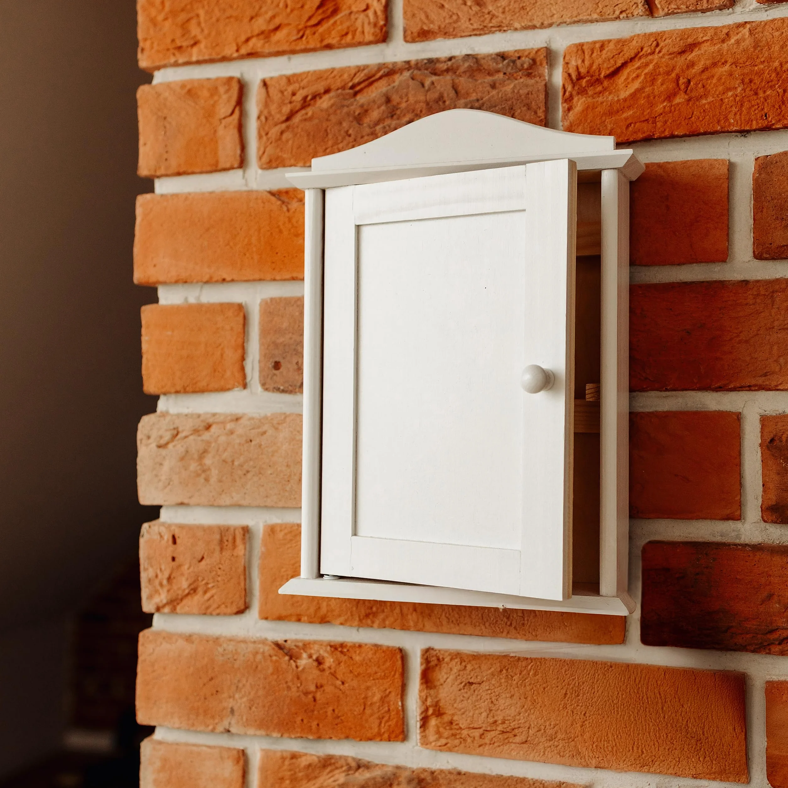 Creative Deco Decorativa Cassetta Portachiavi Bianca in Legno con 6 Ganci | 20 x 6 x 29,5 cm | Appendichiavi Bianco | Scatola Portachiavi Bianca con Ganci, Ideale per Conservazione e Decorazione