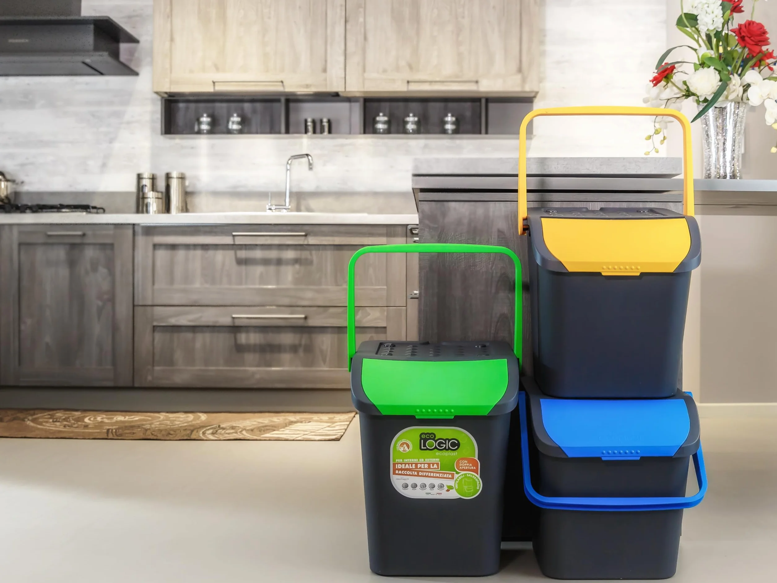 Ecoplast | Tris di Pattumiere per Raccolta Differenziata 35 Lt, Colori Assortiti Giallo/Verde/Blu, 38x36,5x45 , Made in Italy