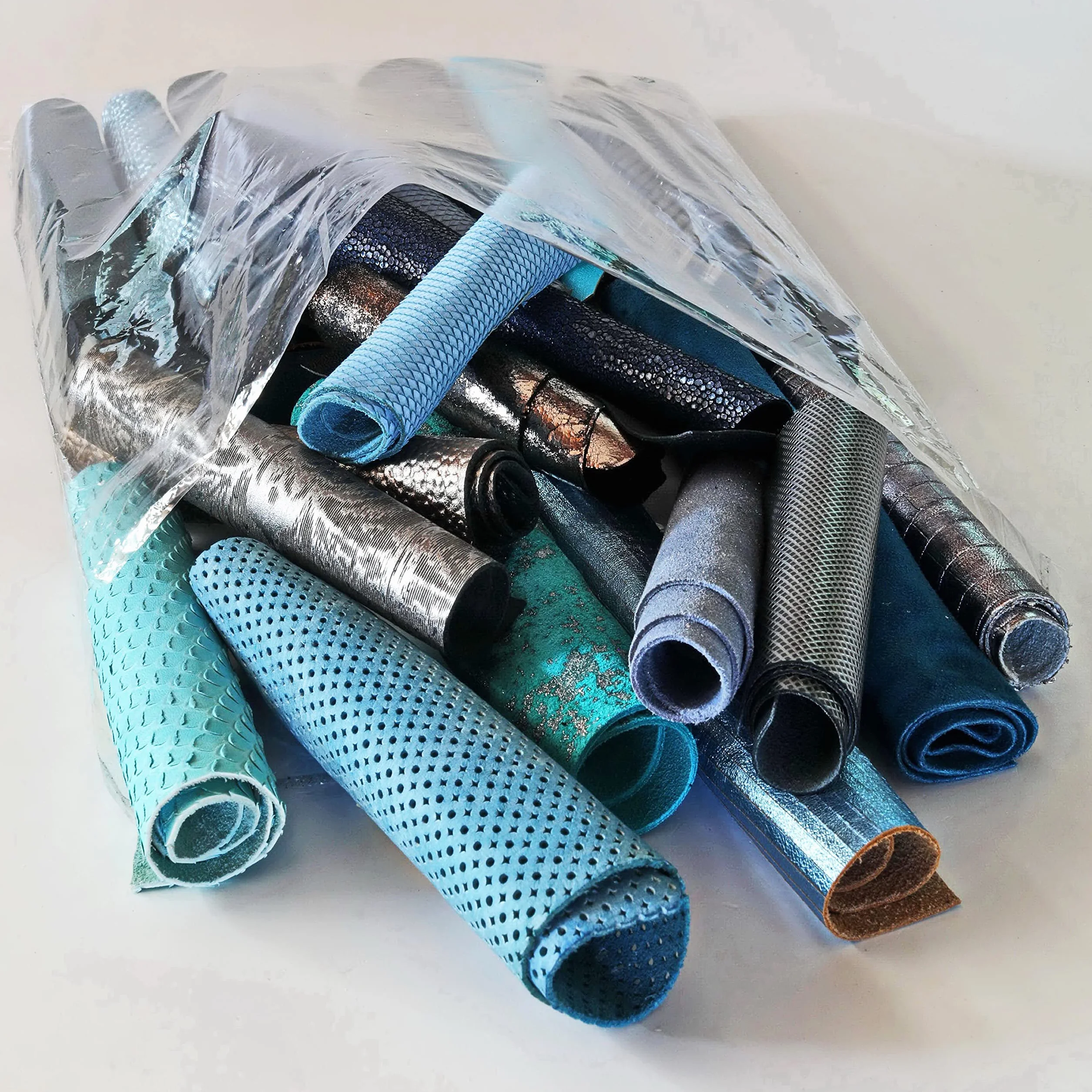 LA GARZARARA - Ritagli di Pelle Grigio e Blu 12x15 cm 0,500 kg Selezione Casuale per Cucito Artigianato