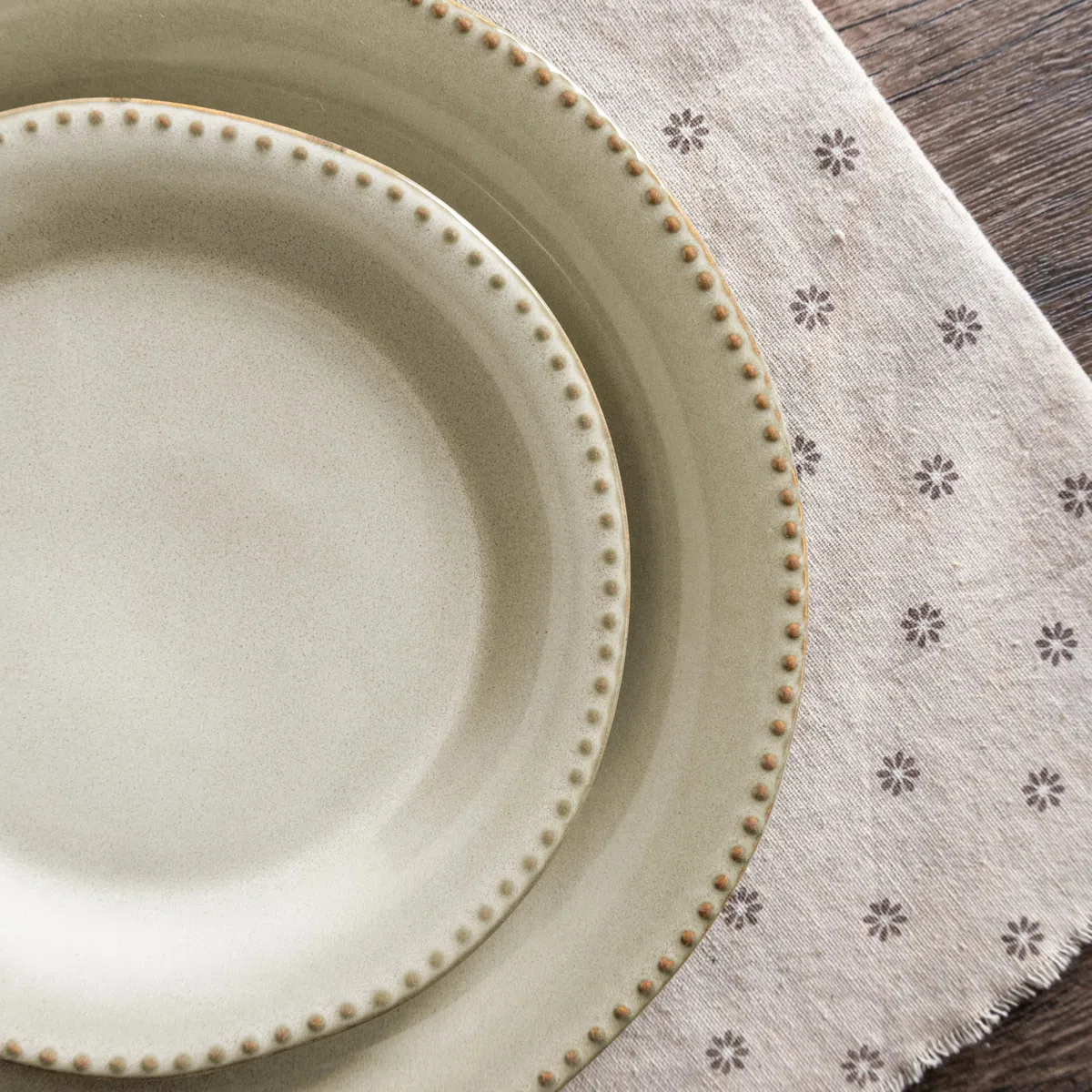 WeHome - Set Piatti Ceramica Rita 6 Persone 18 Pezzi Colorati Moderni 3 Misure Lavavetri Microonde (Khaki)