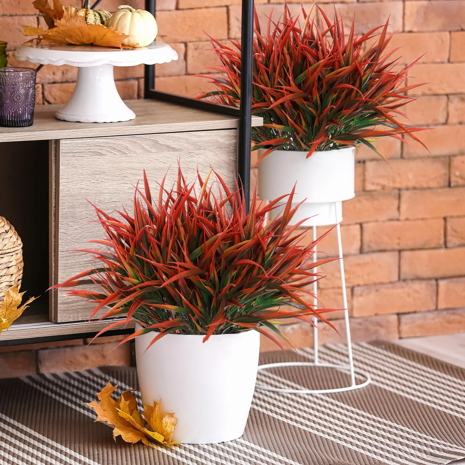 8 pezzi Piante di Erba Artificiale da Esterno Steli di Erba Finta Verde Resistenti ai Raggi UV Piante Finte in Plastica Arbusti per Primavera Estate Casa Finestra Giardino Patio Box Vialetto