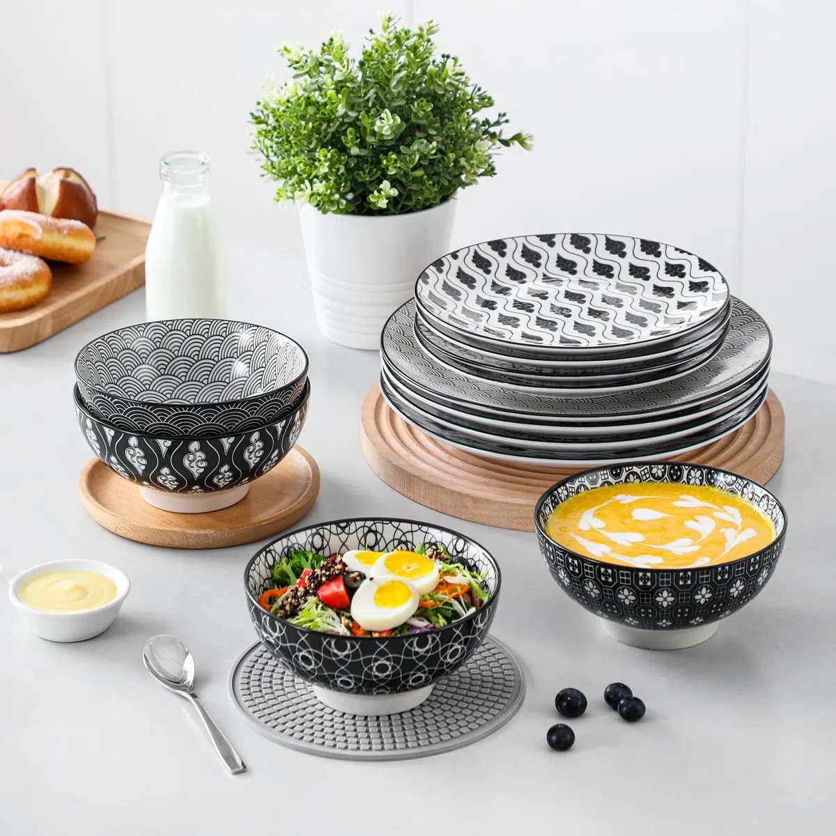 vancasso Haruka, Servizio Piatti Colorati 8 Persone Set 32 Pezzi Stile Giapponese Nero in Porcellana con Piatti frutta, Tazza da Tè, Piatti Piano Scodella Colazione