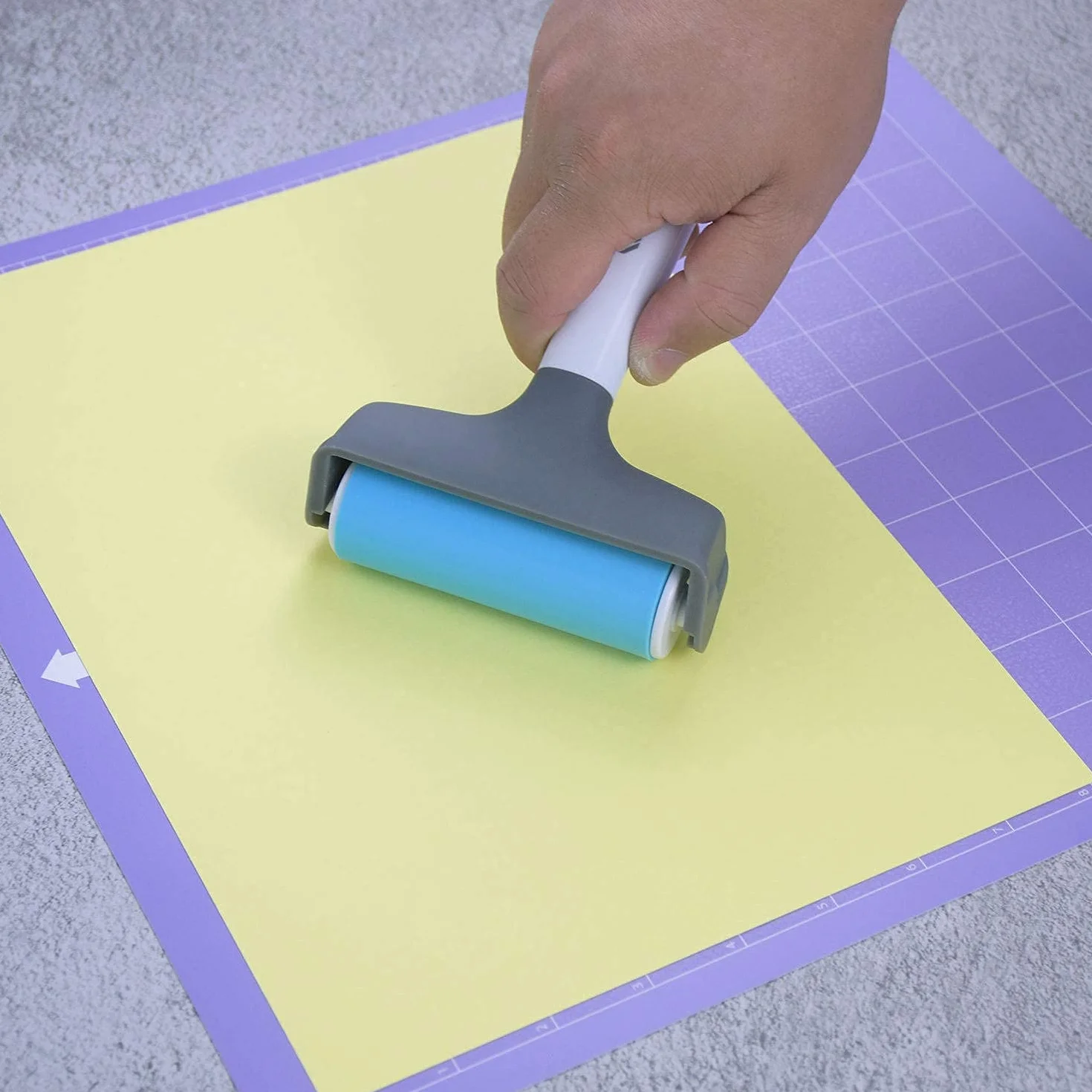 Cricut Brayer Rullo con Pinzette in Gomma per Rimozione Rulli e Tappetini Stampaggio