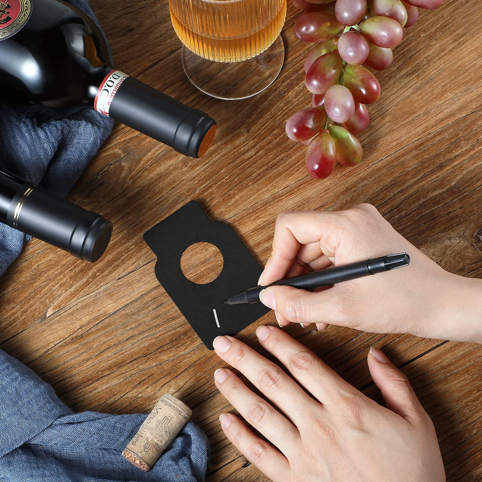 200 etichette in carta per bottiglie di vino, etichette riutilizzabili per cantine, etichette su entrambi i lati, etichette da appendere per bottiglie di vino (nero)