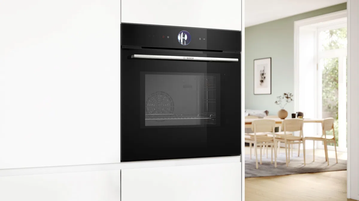 Bosch HMG7361B1, Forno combinato con microonde smart da incasso, Funzione Airfry, Chiusura ammortizzata della porta, Display TFT Touch Plus, Nero, 60 cm.