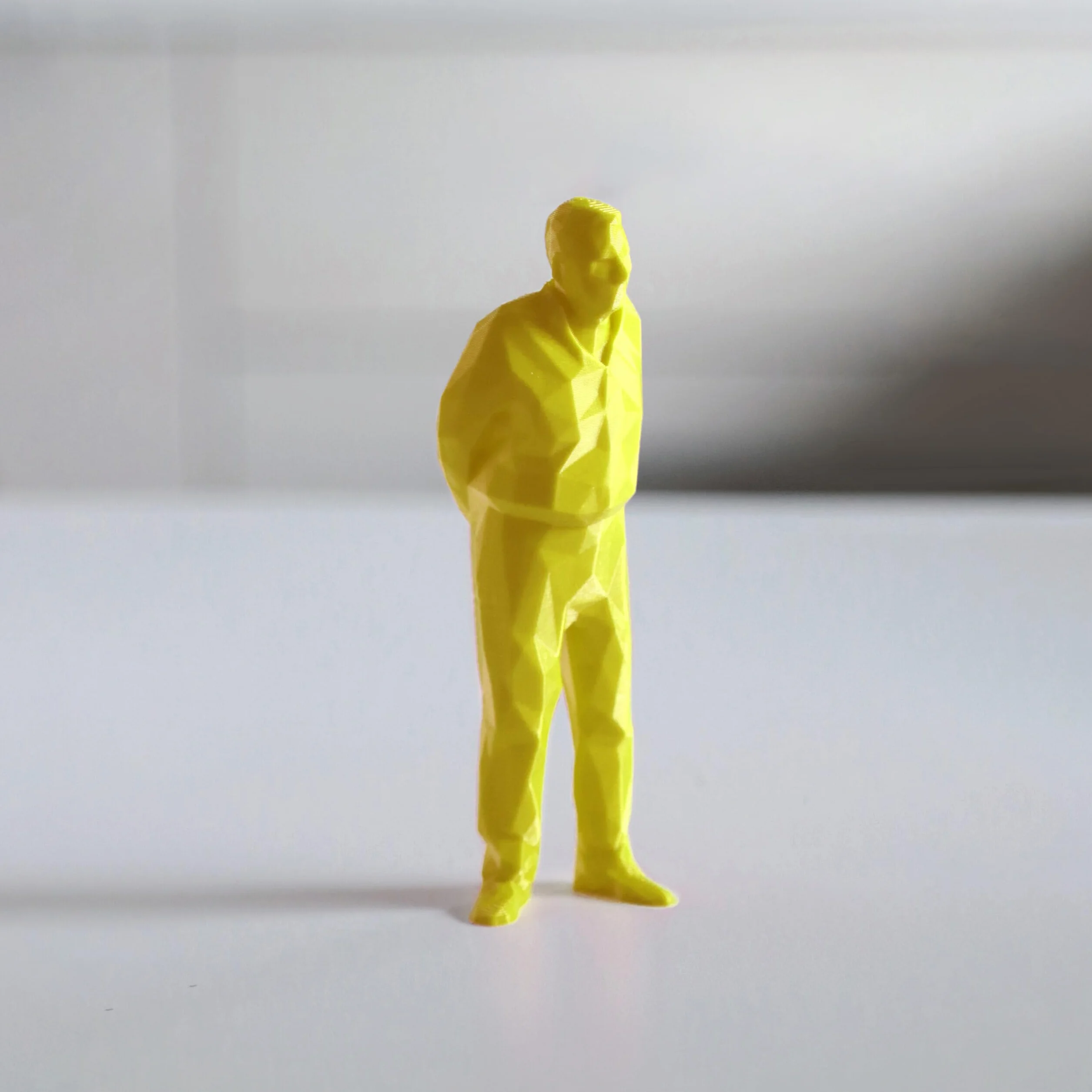 Superstuff Umarell Original Statuetta Pensionato da Scrivania Rosso Giallo Verde