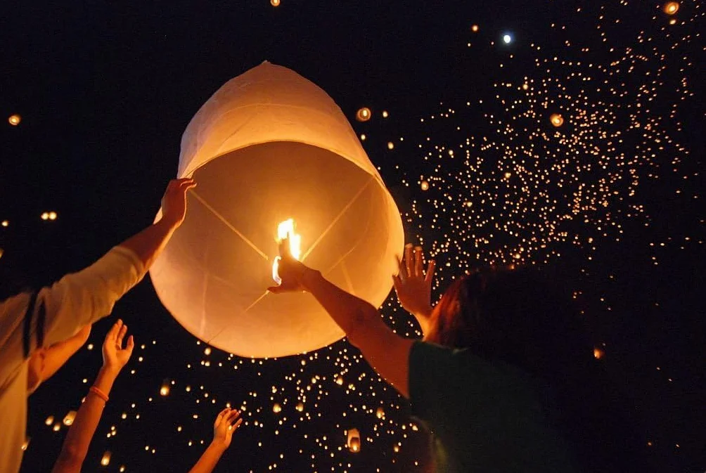 Lanterna Cinese Biodegradabile Mongolfiera Volante PARTYLANDIA CF 10pz Sky Lantern